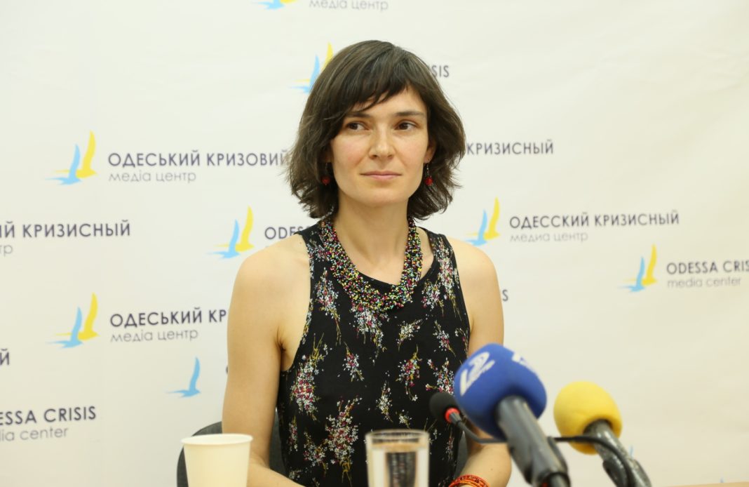 Dzvinka Matiyash - histoires sur les roses - ukrainien - kiev - syma news - florence yeremian - livre - editions bleu et jaune