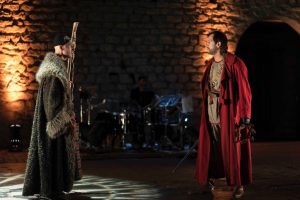 Le Roi Arthur - Epee de bois - Cartoucherie - Vincennes - The?a?tre - Lancelot - Camelot - Rameau d'or - Syma News - Syma Mobile - Florence Yeremian - Jean Philippe Begue - Merlin - Excalibur - King Artgur - Legend - Celtic - Love - War - Magic - Epopee - Chrétiens de Troyes