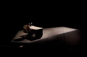 Paradoxal - Theatre - Thriller - Marien Tillet - Syma News - Syma Mobile - Florence Yeremian - Theatre de Belleville - Sommeil - Reve - Doute