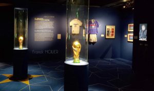 Expo - Exposition - Foot - Football - IMA - Monde Arabe - Arabe - Institut du monde arabe - FFF - Jack Lang - Zidane - FLN - Dahmane Defnoun - Coupe du monde - Pelé - Nejmeh SC - Ben Barek - SYMA News