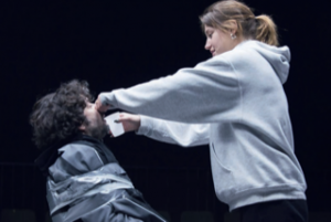 La Trilogie de la vengeance - Théâtre - Odéon - Théâtre de l'Europe - Florence Yeremian - SYMA News - Simon Stone - Ford - Shakespeare - Middleton - Bruni Tedeschi - Eric Caravaca - Servane Ducorps - Adèle Exarchopoulos - Eye Haidara - Pauline Lorillard - Nathalie Richard - Alison Valence - Féminisme - Tragédie - Drame - Ateliers Berthier - Paris - Viol - Mort - Inceste - Cruauté - Antonin Artaud