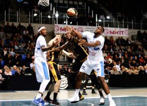 Sport - sportif - weekend - Barbosa - Yembere - foot - football - Ligue 1 - PSG - D1 féminine - volley - Ligue A - Dunk - Handball - Jeep Elite - Thierry Neuville - rugby - rallye WRC - Tour de Corse - Formule 1 - F1 - coupe de la ligue - Finale - syma news