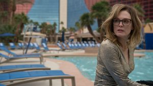 Gloria - Julianne Moore - Gloria Bell - Cinquantaine - femme - woman - women - solitude - divorcée - Sebastian Lelio - John Turturro - Love - Amour - Syma News - Florence Yeremian - film - cinéma - Caren Pistorius - Michael Cera - Brad Garrett