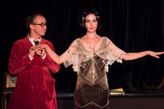 Moa Sacha - Sacha Guitry - Christophe Barbier - SYMA News - Florence Yeremian - Theatre - Poche Montparnasse - Amour - adultere - Lucien Guitry - Mondain - Année Folle - Spectacle - Sortir - Out - Chloe Lambert - Pierre Val - comédien - acteur