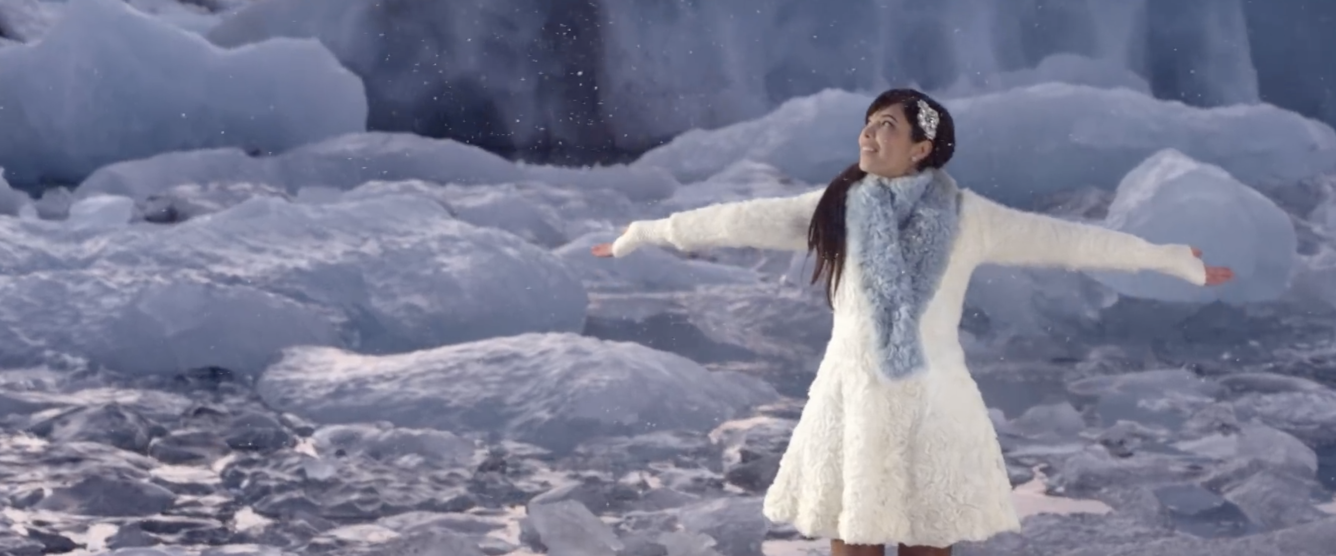 Indila - Love Story - Clip - Islande - Mini World -