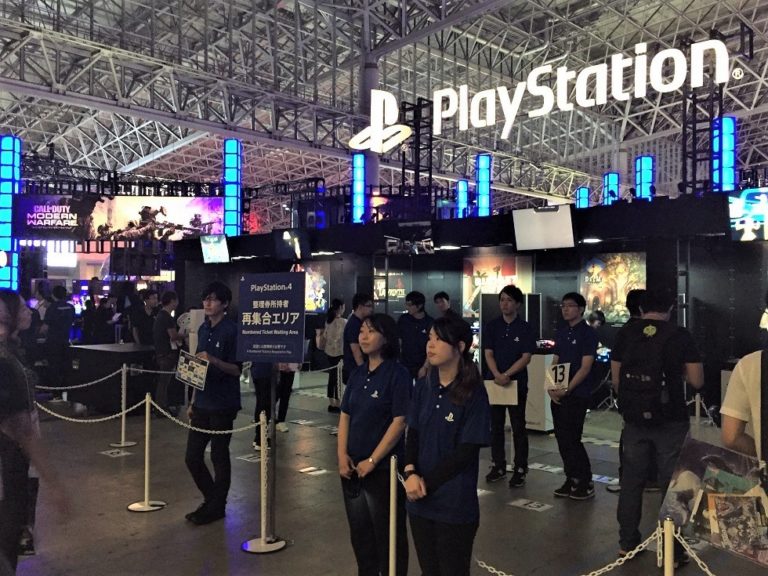 Tokyo Games Show TGS 2019 Sony Playstation PS4 Namco Bandai Sword Art Online RPG jeu de rôles Sega Sakura Taisen Final Fantasy SquareEnix Xbox One Yakuza 7 jeu vidéo Japon salon Genshin Impact miHoYo