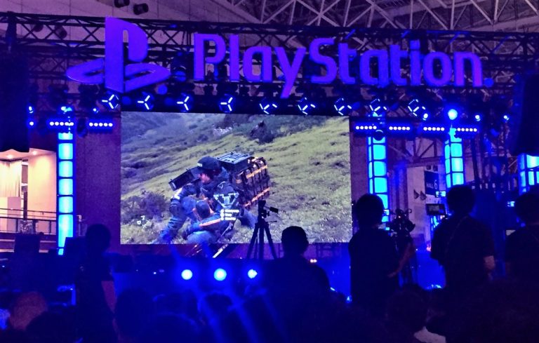 Tokyo Games Show TGS 2019 Sony Playstation PS4 Namco Bandai Sword Art Online RPG jeu de rôles Sega Sakura Taisen Xbox One Yakuza 7 jeu vidéo Japon salon Genshin Impact miHoYo Death Stranding Hideo Kojima