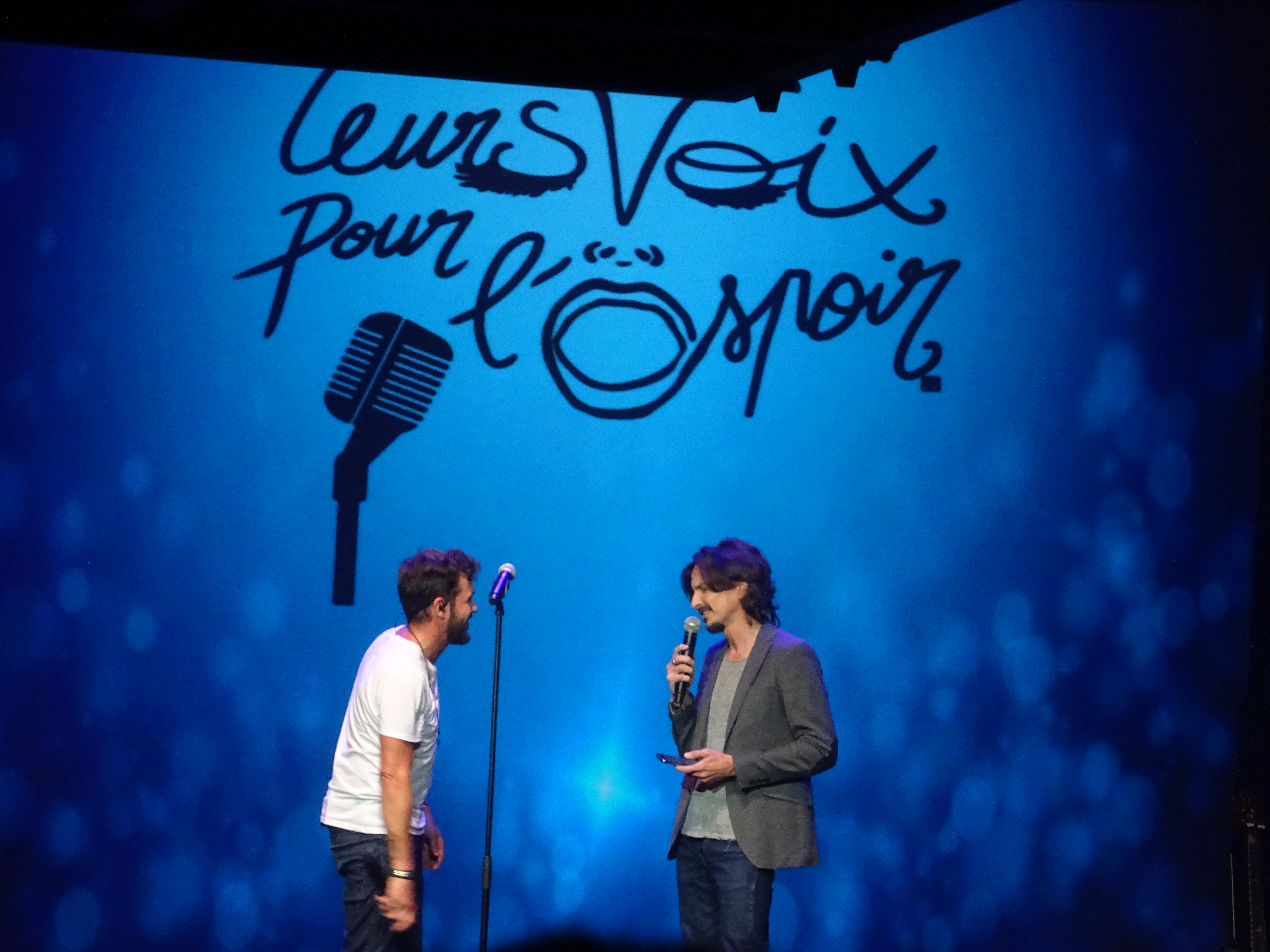 Leurs voix pour l'espoir - concert - Olympia - Laurie Cholewa - Arnaud Tsamère - Claudio Capéo