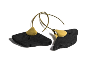 Charcoal-eskimeit-syma-news-yeremian-art-gopikian-expo-revelations-earrings