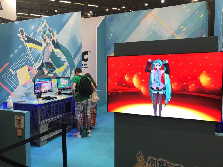 japan expo japon jeu vidéo street fighter 6 hatsune miku project diva vocaloid sega capcom anime exposition salon paris villepinte figurines shopping honkai star rail mihoyo genshin impact art décoration calligraphie 