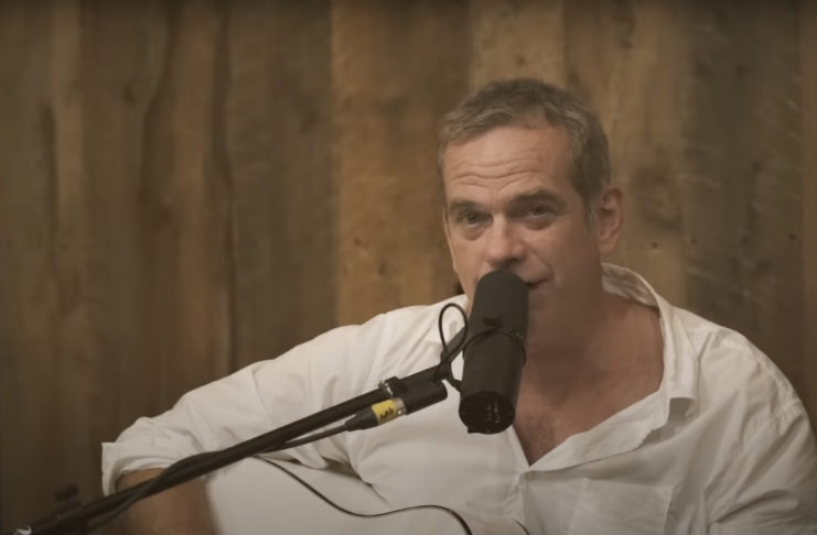 Garou dans la peau de Joe Dassin sur une reprise de « A toi » Garou - Garou Joue Dassin - à toi - album reprises -