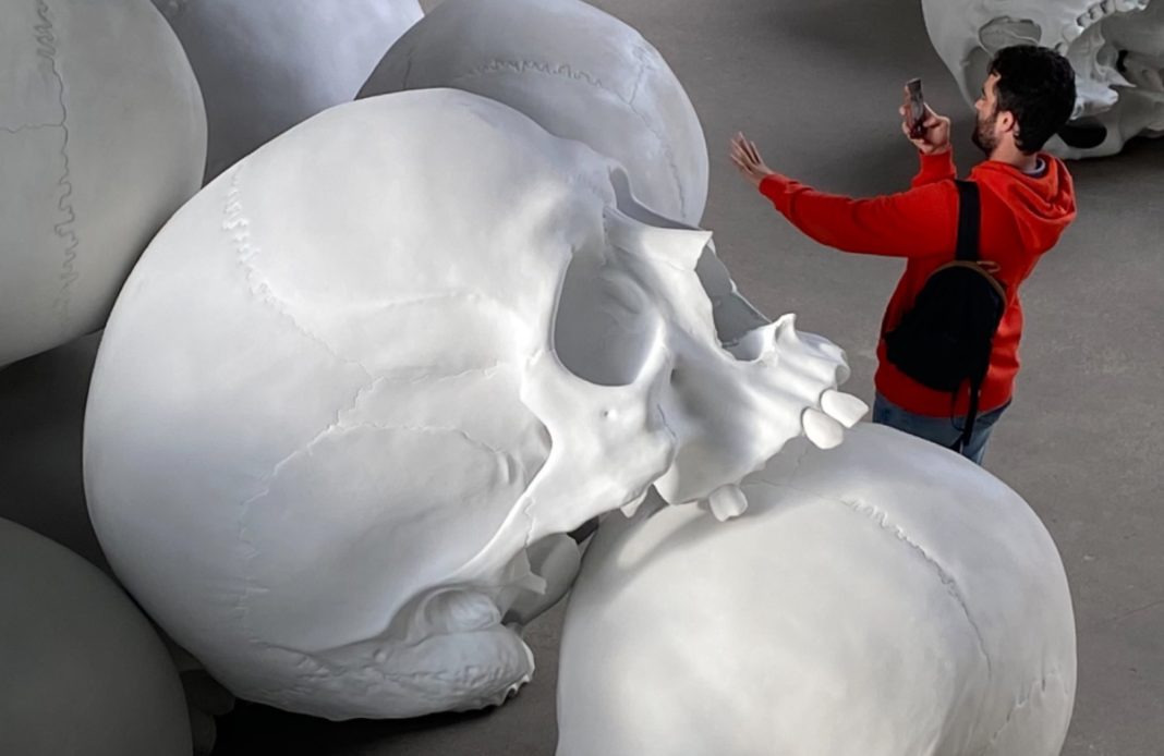 Ron-mueck-fondation-cartier-syma-news-florence-gopikian-yeremian