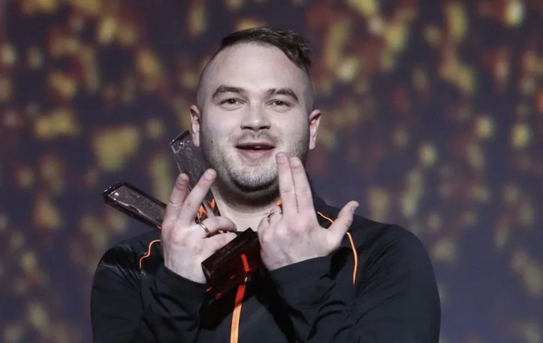 Jul. High Jul célèbre sa première « Décennie » de succès au sommet des charts ...