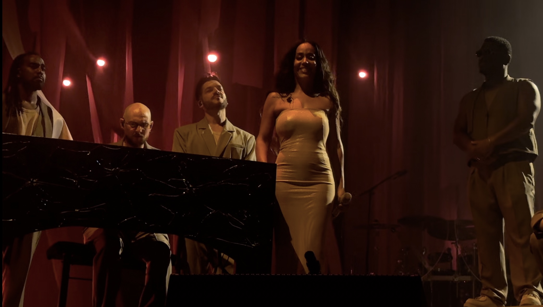 Amel Bent - Minuit une tour - Lyon